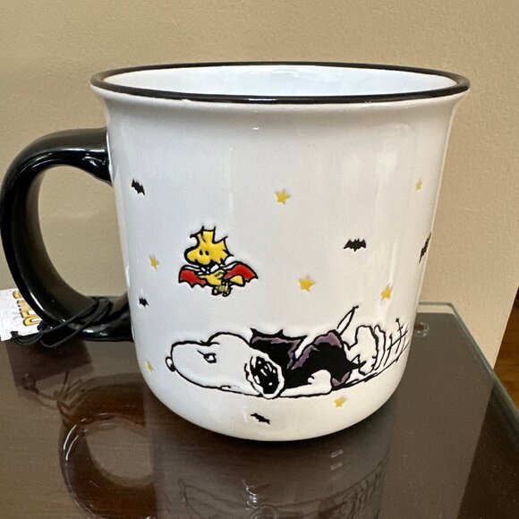 Peanuts Vampire Snoopy & Woodstock Bats Stars Halloween 21 oz Mug NWT - Picture 1 of 5